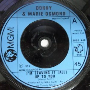 Donny & Marie Osmond – I’m Leaving It (All) Up To You  Umbrella Song 7″ 1974