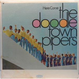 Doodle Town Pipers – Here Come The Doodletown Pipers LP Beatles Dylan Covers 66